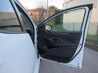 TOYOTA Yaris usata 41