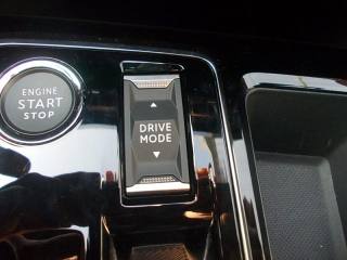 PEUGEOT 2008 usata, con Autoradio digitale