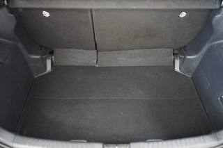 TOYOTA Yaris usata 27