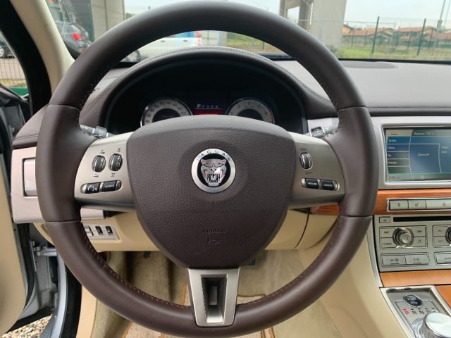 JAGUAR XF usata, con Park Distance Control