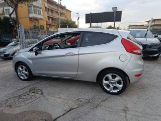 FORD Fiesta usata, con Autoradio