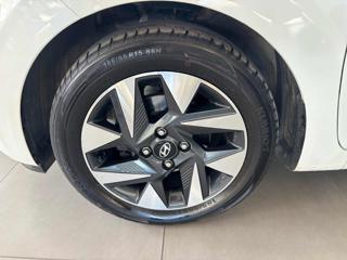 HYUNDAI i10 usata, con Airbag