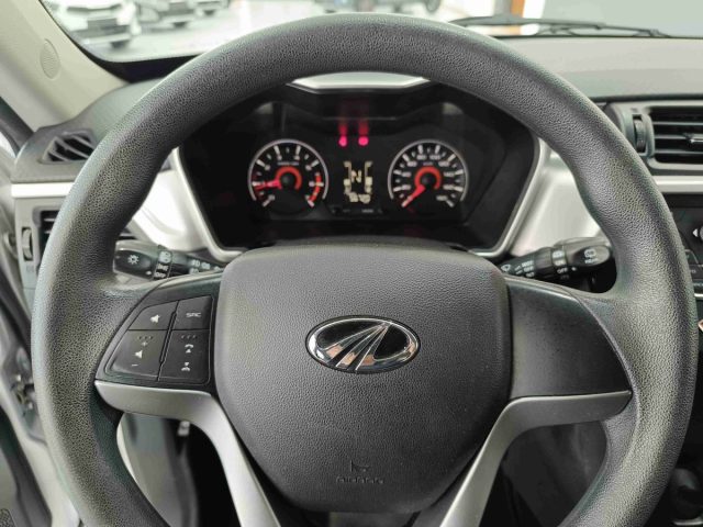 MAHINDRA KUV100 usata 16