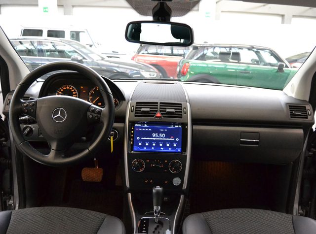 MERCEDES-BENZ A 180 usata, con Alzacristalli elettrici