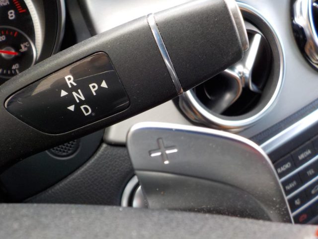 MERCEDES-BENZ GLA 200 usata, con Leve al volante