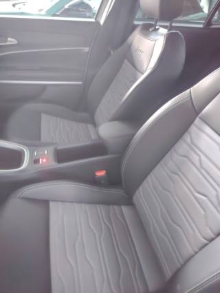 JEEP Avenger usata, con Sedile posteriore sdoppiato