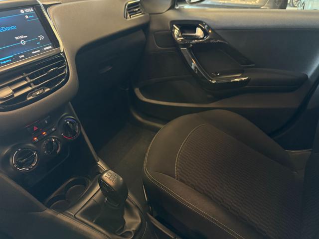 PEUGEOT 208 usata, con Sedile posteriore sdoppiato