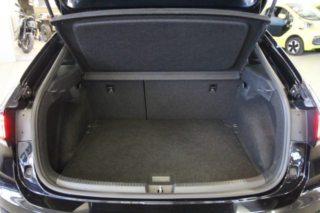 VOLKSWAGEN Taigo usata, con Touch screen