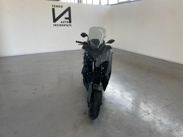 YAMAHA X-MAX 300 usata 1