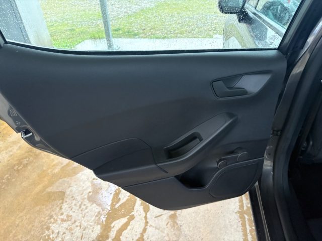 FORD Fiesta usata, con Sensori di parcheggio posteriori