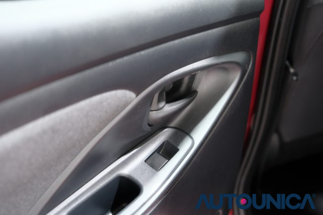 TOYOTA Yaris usata, con Telecamera per parcheggio assistito