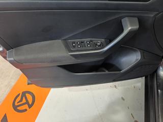 VOLKSWAGEN T-Roc usata, con Airbag testa