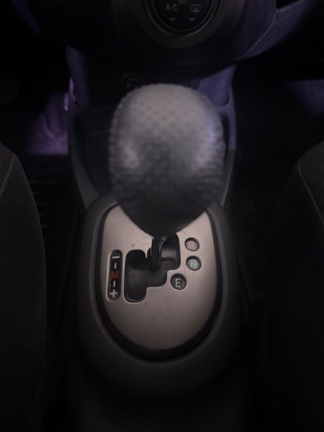 TOYOTA Yaris usata 13