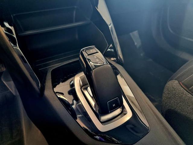 PEUGEOT 2008 usata, con Volante in pelle