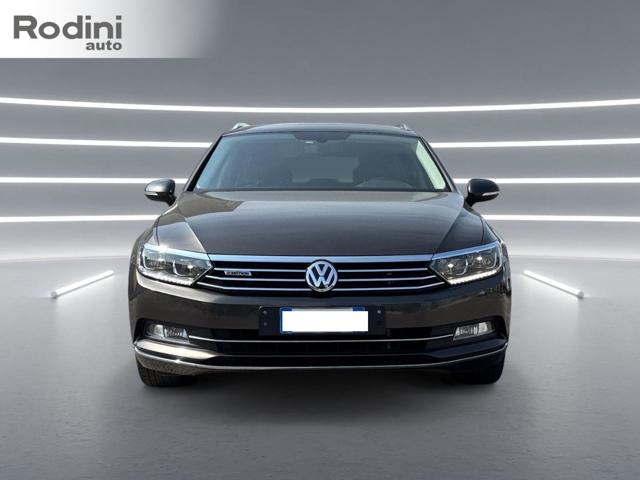 VOLKSWAGEN Passat Variant usata, con Airbag laterali