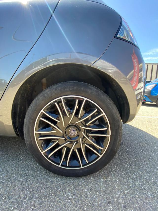 LANCIA Ypsilon usata, con Park Distance Control