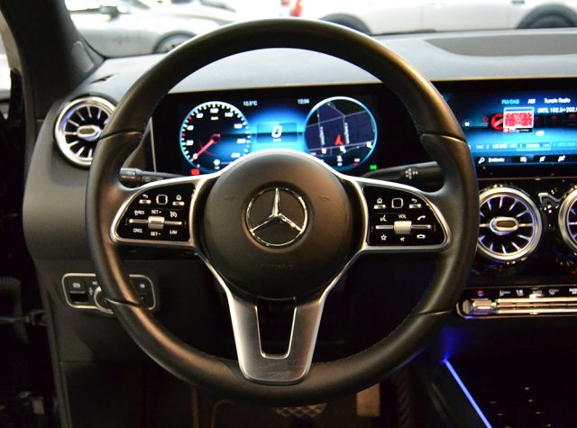 MERCEDES-BENZ GLA 200 usata, con Controllo automatico clima