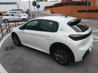 PEUGEOT 208 usata, con Autoradio