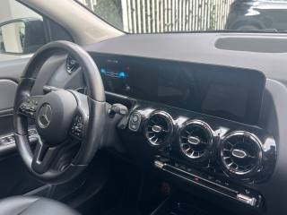 MERCEDES-BENZ GLA 180 usata, con Climatizzatore