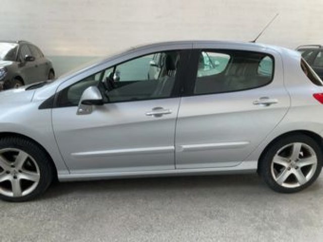 PEUGEOT 308 usata, con Airbag