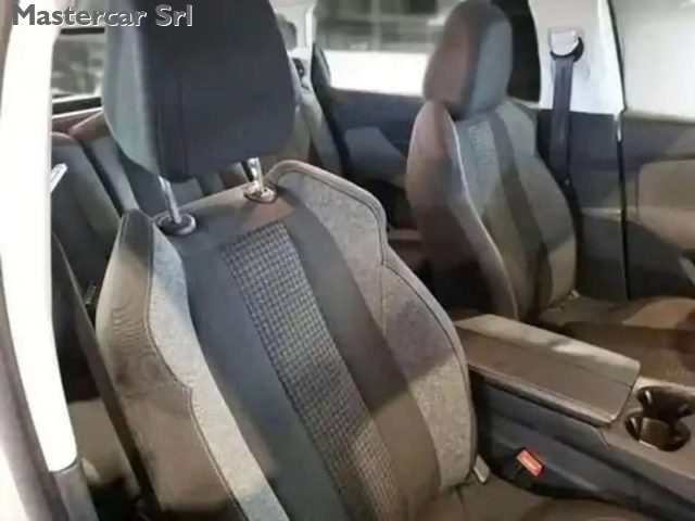 PEUGEOT 5008 usata, con Climatizzatore