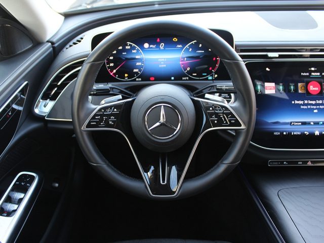 MERCEDES-BENZ E 220 usata, con Touch screen