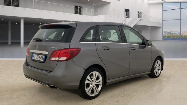 MERCEDES-BENZ B 220 usata, con Leve al volante