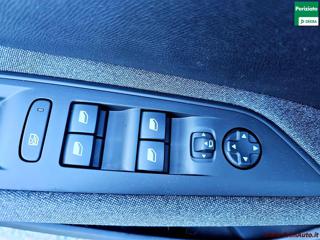PEUGEOT 3008 usata, con Sedile posteriore sdoppiato