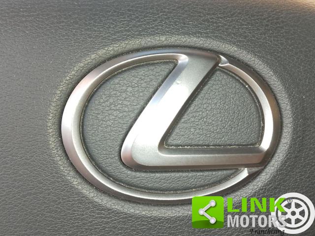 LEXUS UX 250h usata, con Kit antipanne