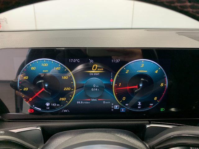 MERCEDES-BENZ GLB 200 usata, con Sensori di parcheggio anteriori