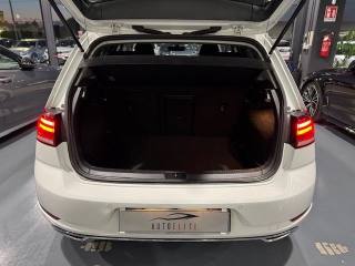 VOLKSWAGEN Golf usata, con USB