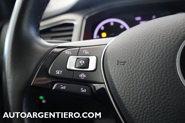 VOLKSWAGEN T-Roc usata, con USB