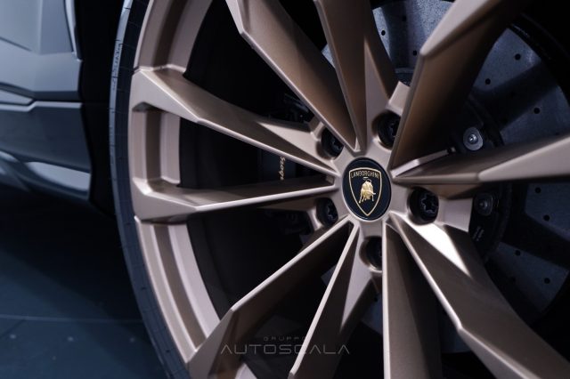 LAMBORGHINI Urus usata 32