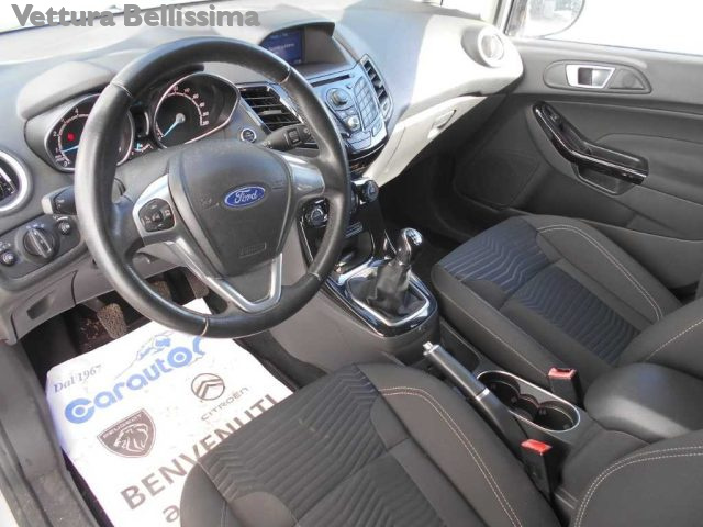 FORD Fiesta usata, con Specchietti laterali elettrici