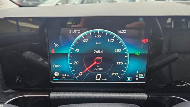 MERCEDES-BENZ GLA 200 usata, con Climatizzatore