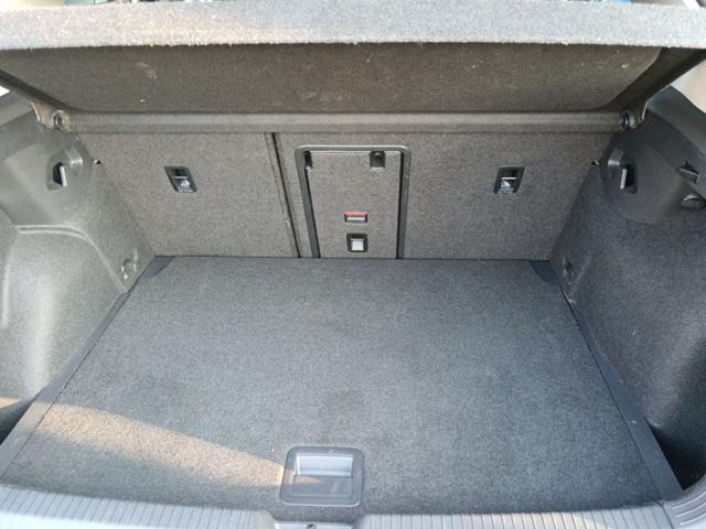 VOLKSWAGEN Golf usata, con Autoradio