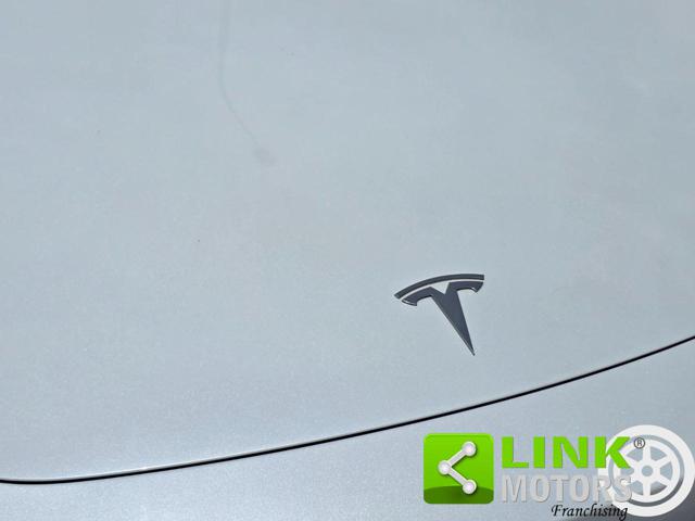 TESLA Model 3 usata, con USB