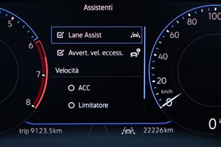 VOLKSWAGEN Taigo usata, con Luci diurne