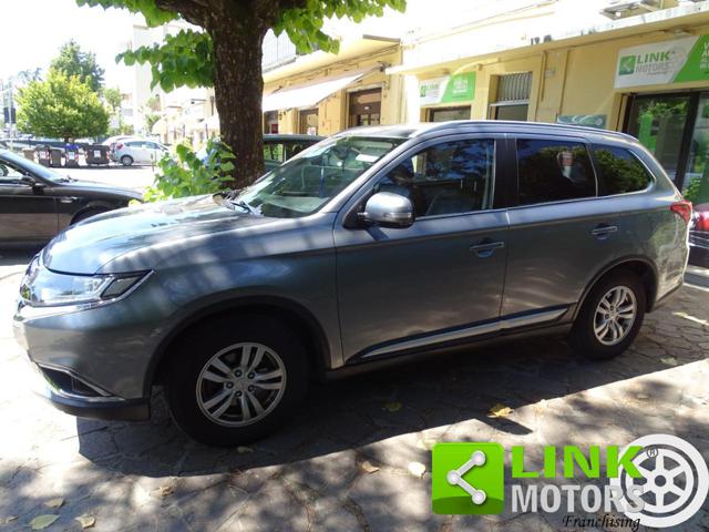 MITSUBISHI Outlander usata, con Park Distance Control