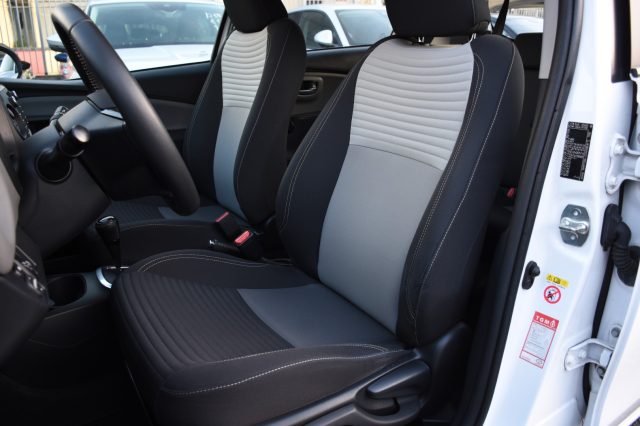 TOYOTA Yaris usata, con Autoradio