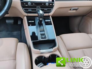 PORSCHE Macan usata, con Bracciolo