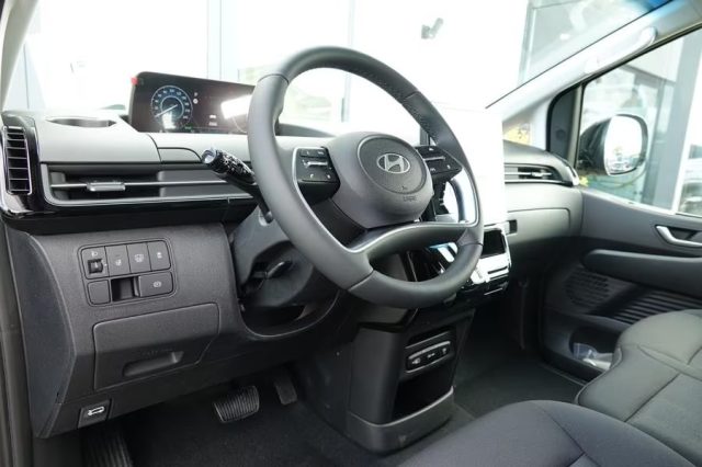 HYUNDAI Staria usata, con Servosterzo
