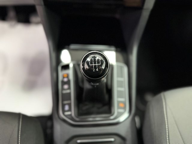 VOLKSWAGEN Golf Sportsvan usata, con Volante in pelle