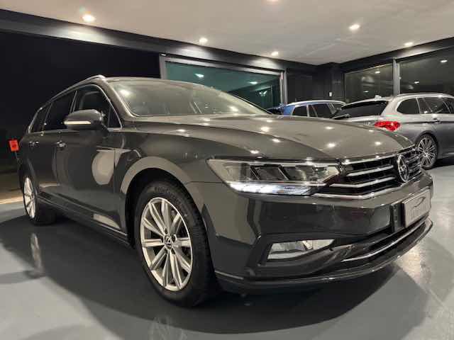 VOLKSWAGEN Passat Variant usata, con Airbag laterali