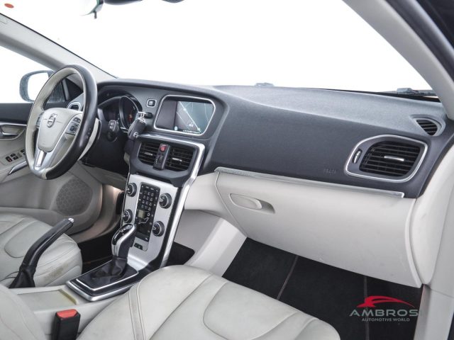 VOLVO V40 Cross Country usata 11