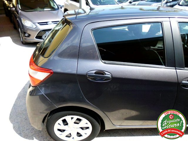 TOYOTA Yaris usata, con Tetto panorama
