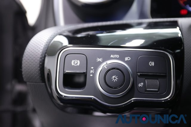 MERCEDES-BENZ A 180 usata, con Leve al volante