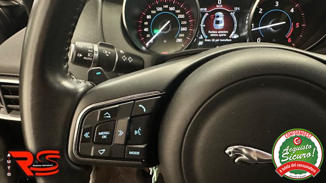 JAGUAR XE usata, con Luci diurne LED