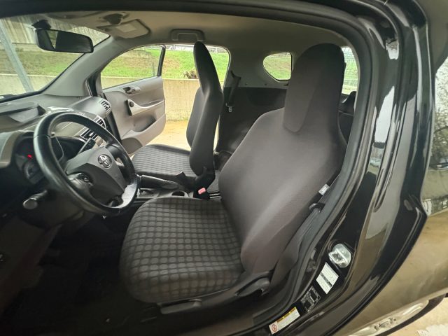 TOYOTA iQ usata, con Immobilizzatore elettronico