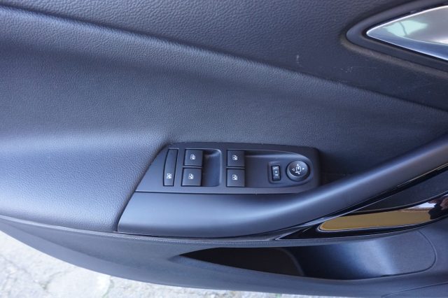 OPEL Astra usata, con Volante in pelle